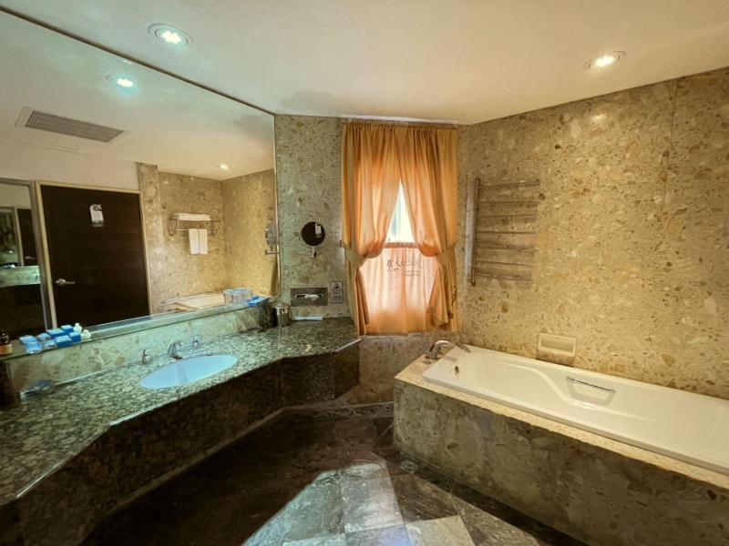 Swan Lake Villa Resort Nanwan Exterior photo
